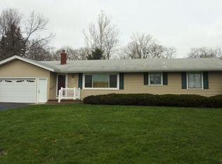 8 Kohlwood Dr, Rochester, NY 14617