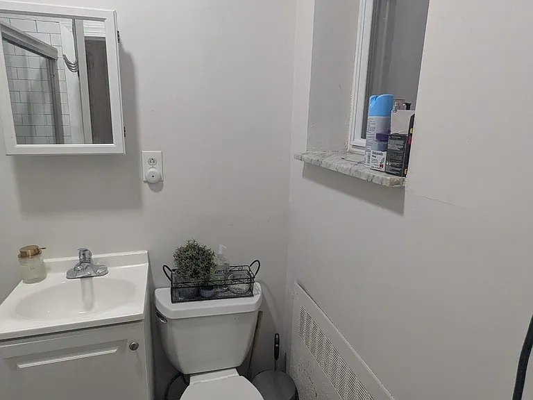 251 S 21st St #1R — Photo 12