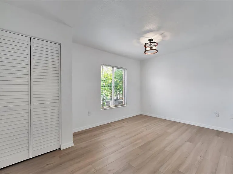 9940 7th Way N #101 — Photo 3
