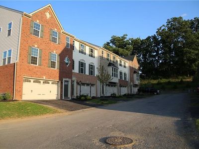 2301 Pointe View Dr, Mars, PA, 16046