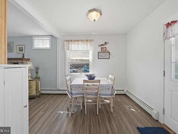 3rd image of 1323 Morton Ave