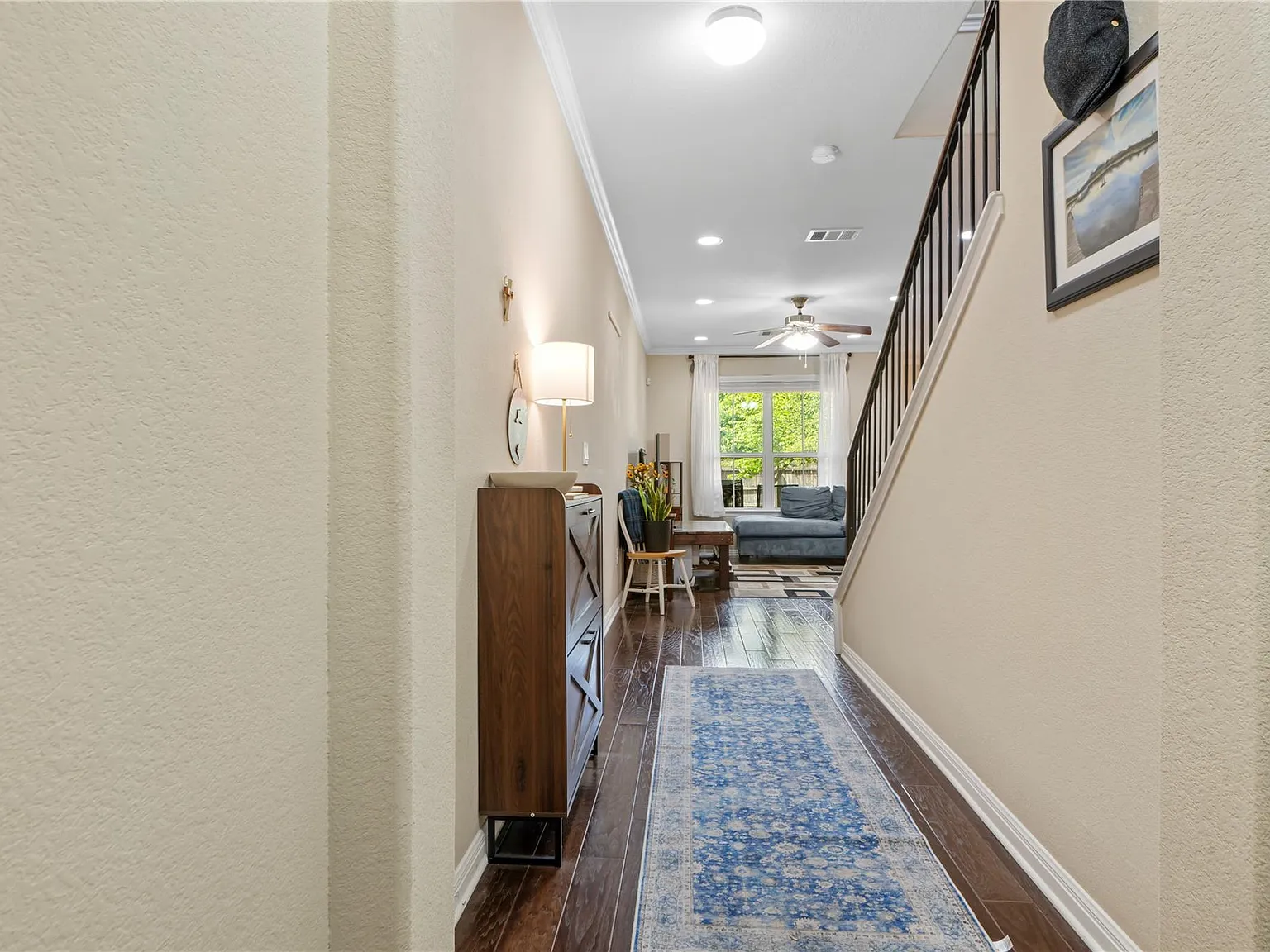 3 bed, 2.5 bath, 1915 sqft, $2,295 — Photo 3