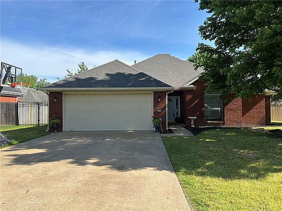 2nd image of 1218 E Cain Dr