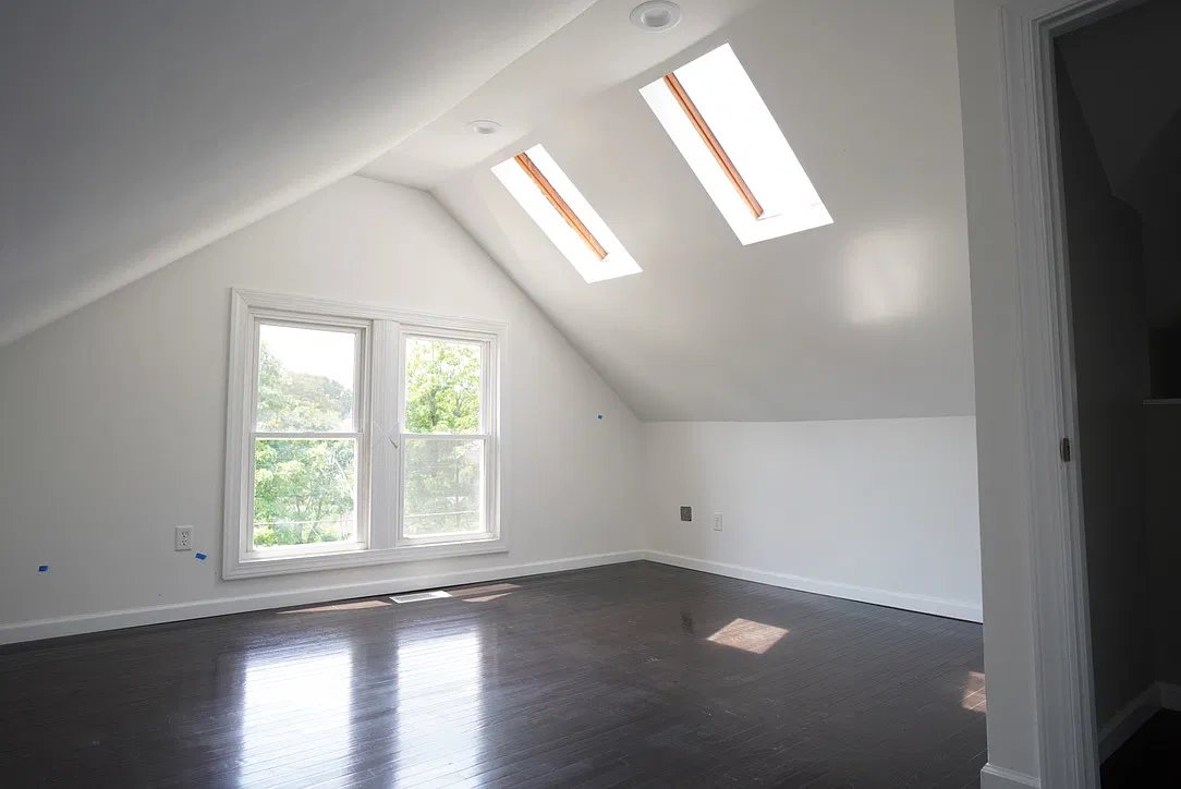 6 bed, 1930 sqft, $3,395 — Photo 4