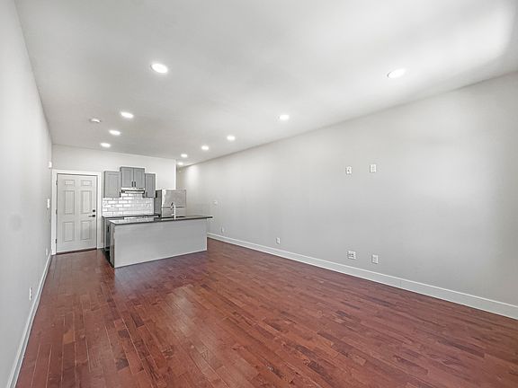 3rd image of 1806 W Ontario St #3