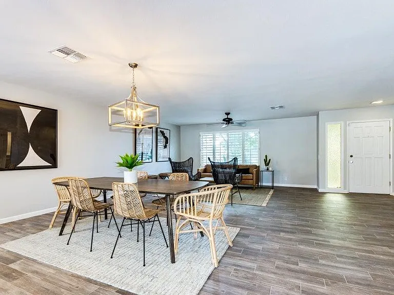 2218 E Cactus Wren Dr — Photo 2