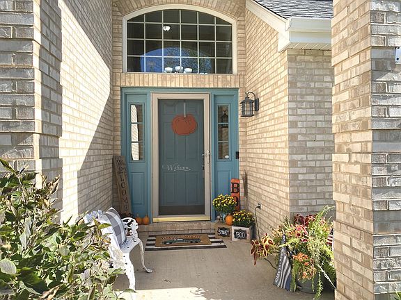 2nd image of 310 Buckingham Pl