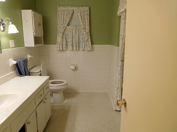 5th image of 139 N Ballard St