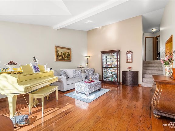 3rd image of 273 Bastian Dr