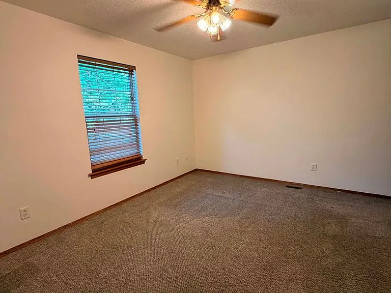 3436 S Moffet Ave — Photo 7