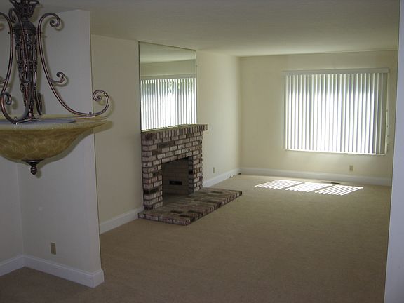 4th image of 2162 Londonderry Ct