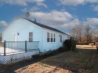 4 Hamel Ct, Waterford, CT 06385