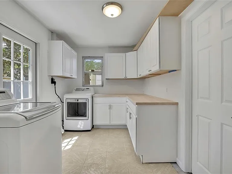 8424 Stillbrook Ave — Photo 10