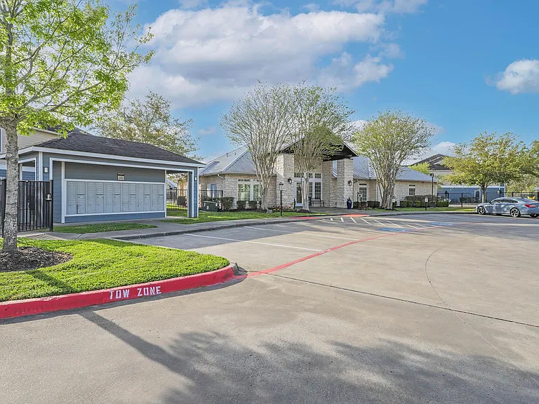 Residence at Lake Jackson — Photo 41