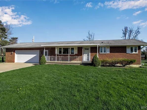 5563 Ripple Dr, Hamburg, NY 14075