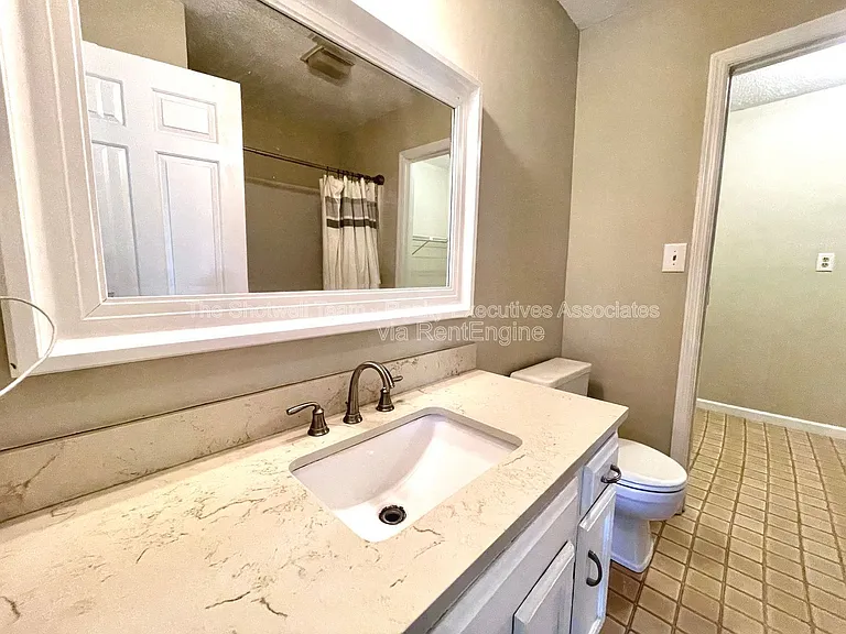 1363 Wenlock Rd — Photo 7
