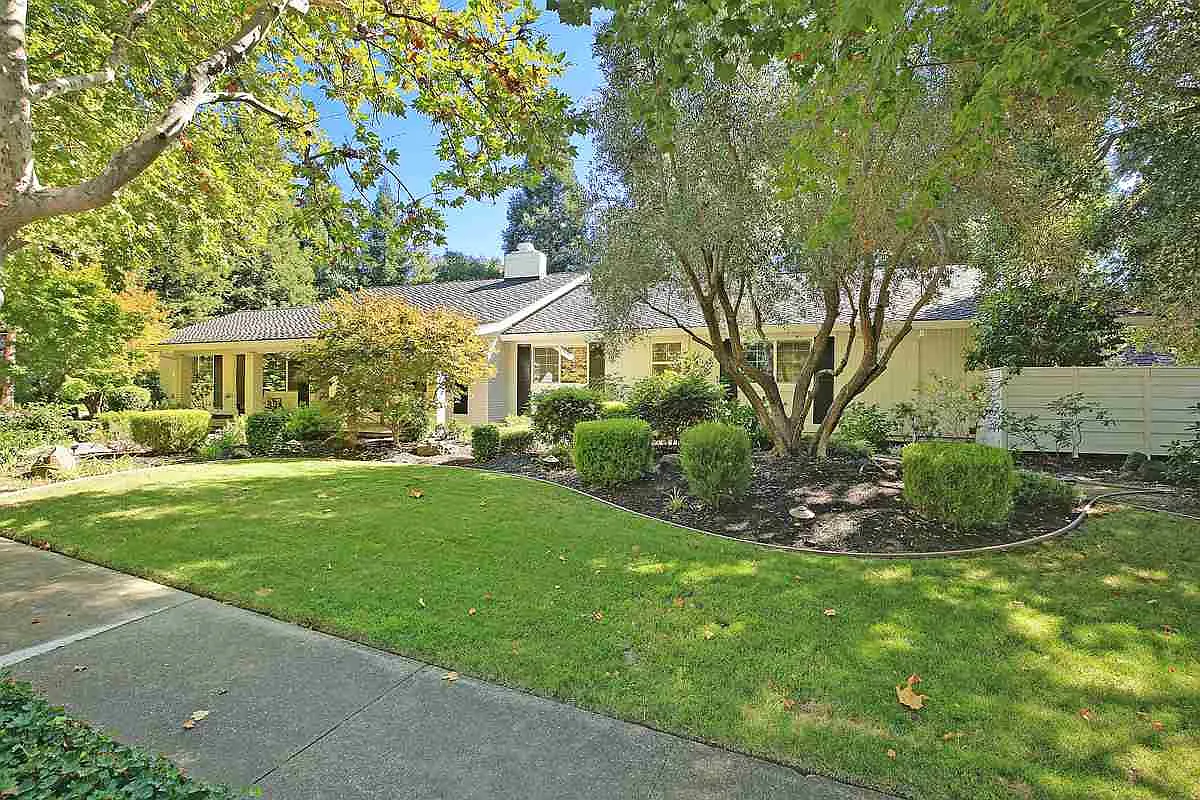 2336 Holly Oak Dr photo 1