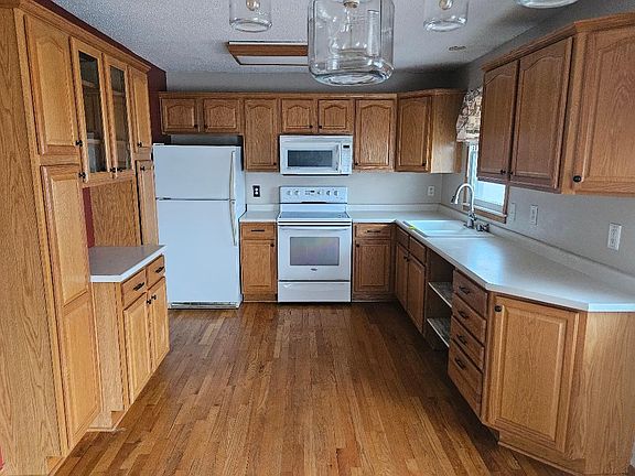 2nd image of 300 S P St