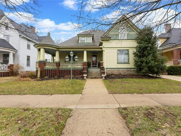 107 E Peoria St, Paola, KS 66071