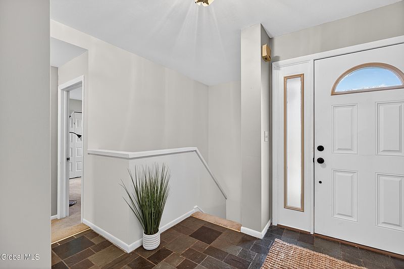 5th image of 501 Huntington Court