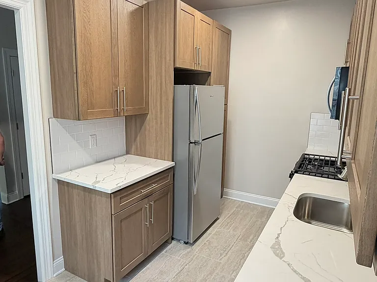 61 Duncan Ave Apartments — Photo 4