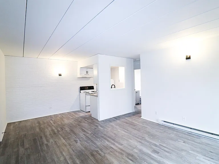 2323 Beechmont Avenue — Photo 4