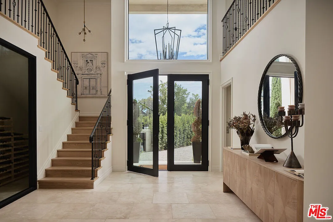 6 bed, 9.0 bath, 6150 sqft, $55,000 — Photo 4