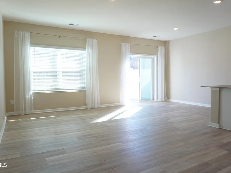 1023 Saylors Pl — Photo 4