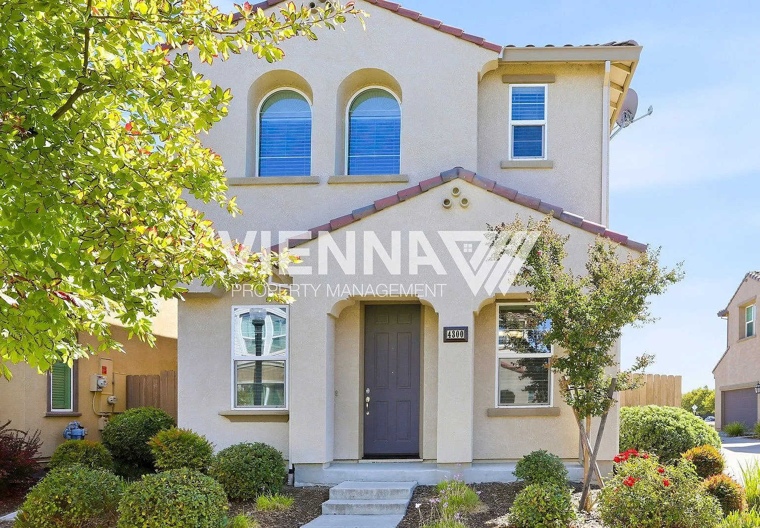 3 bed, 2.5 bath, 1738 sqft, $2,595 — Photo 1