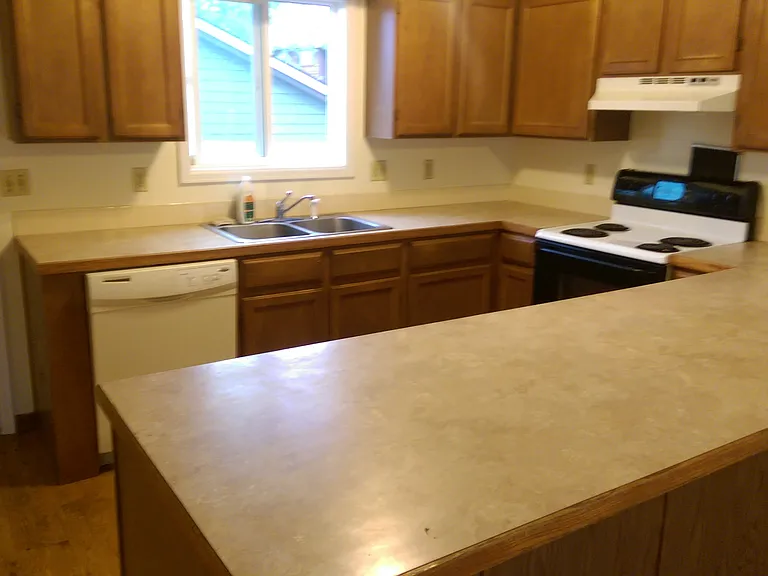 725 W Cannon Pl — Photo 2