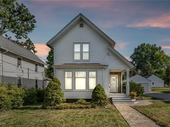 1012 S Main St, Grafton, OH 44044