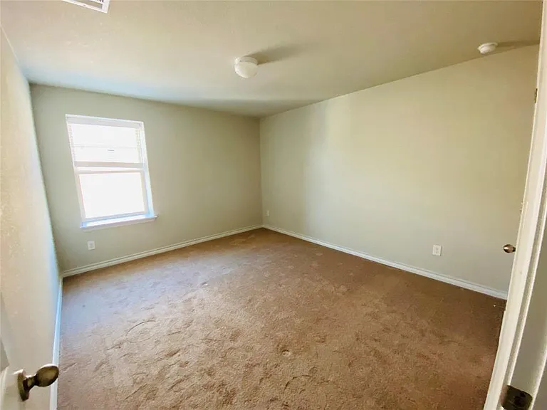 708 Aliso Trl — Photo 11