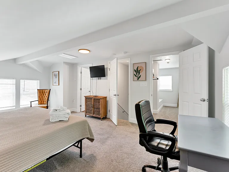 1133 E Leicester Ave — Photo 23