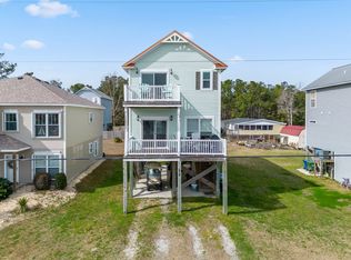 272 Riverside Dr, Sneads Ferry, NC 28460