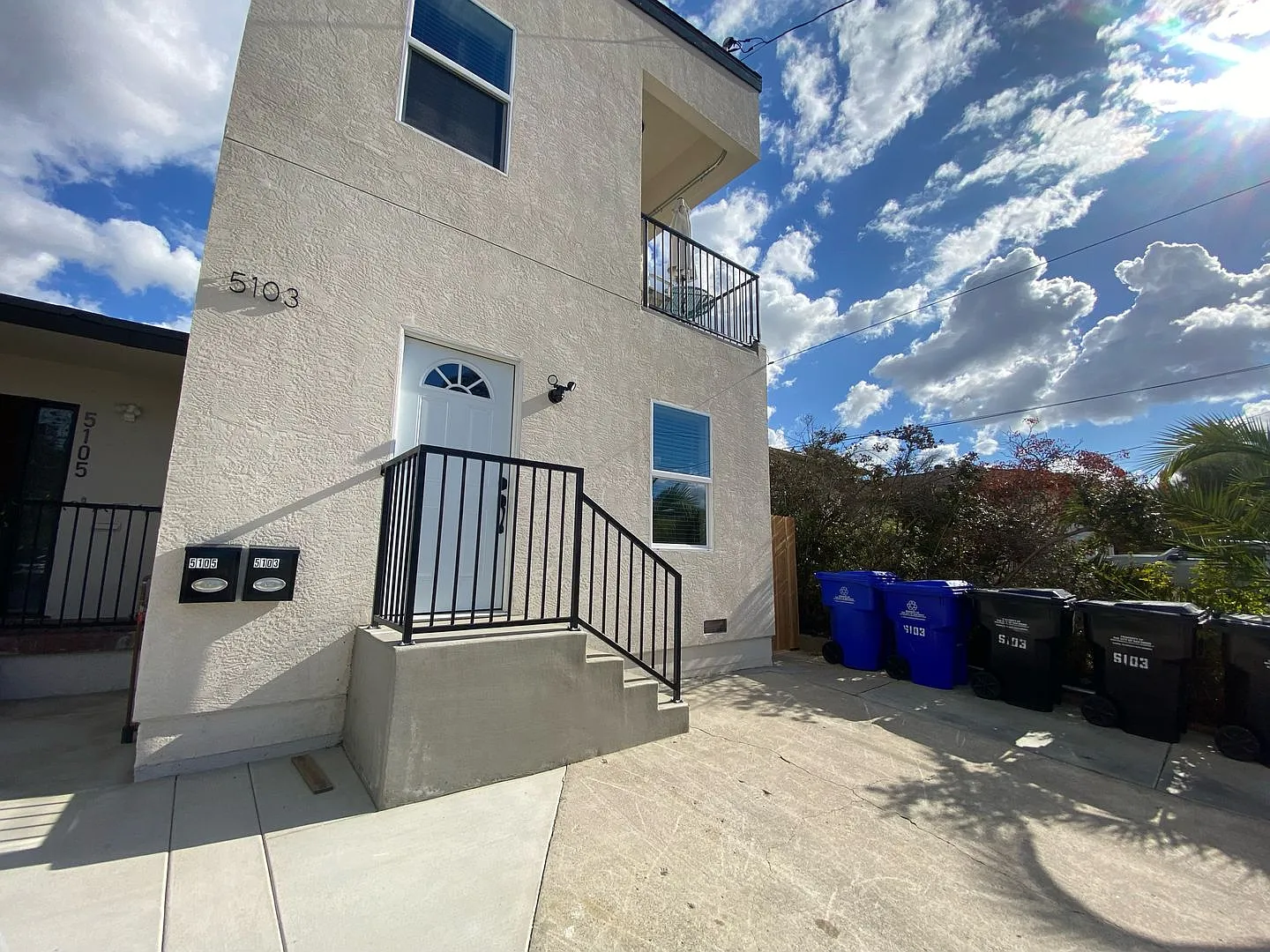 Cozy 4BD/2BA House on Gary with Beautiful Yard — Photo 3