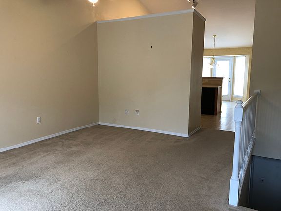 4th image of 3283 Country Hollow Dr