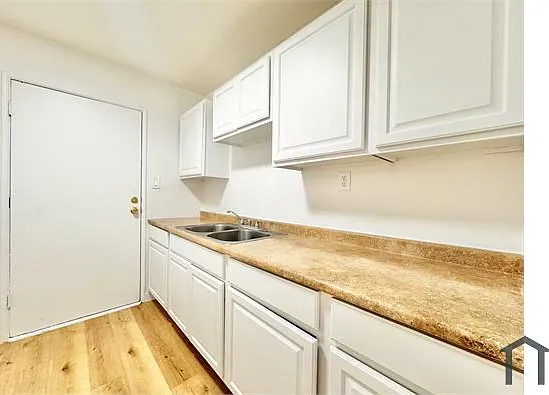 1211 Menlo Ave #1225 — Photo 5