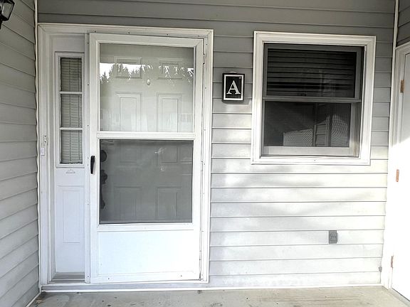 2nd image of 108A Meadow Park Ln #108A