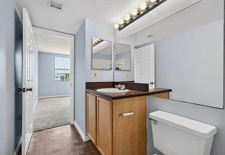 724 Executive Center Dr #31 — Photo 15