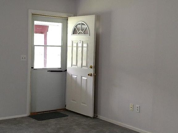 4th image of 492 Myra Dr