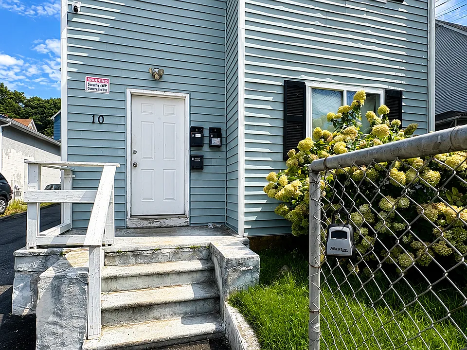 10 Violet St #2