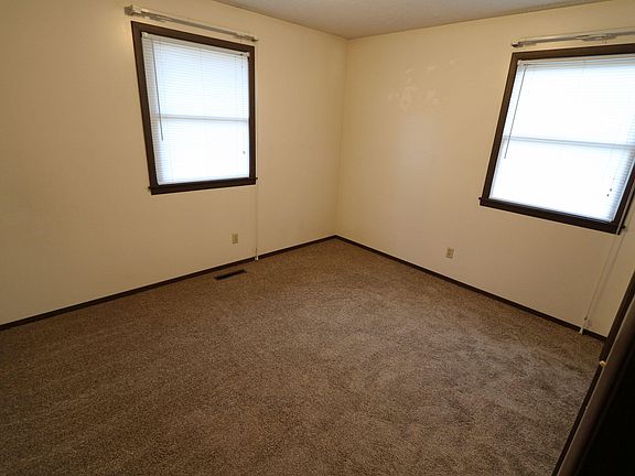 5th image of 2194 Carol Ln
