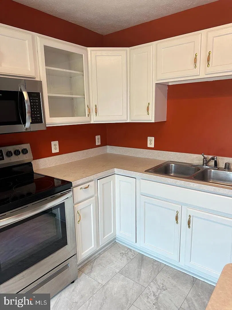 3 bed, 2.0 bath, 2280 sqft, $2,199 — Photo 4