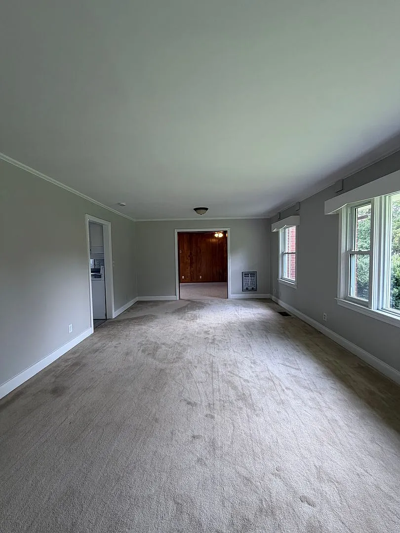 Country Rental on Approximately 1.9 Acres With 4 Bedrooms! — Photo 4