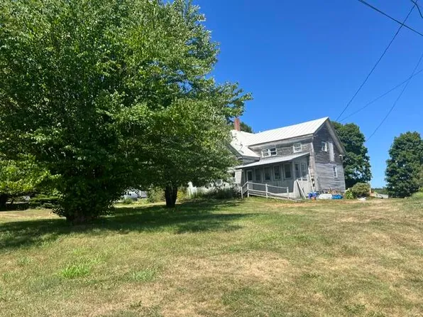 12 Lake View Street, Vinalhaven, ME 04863