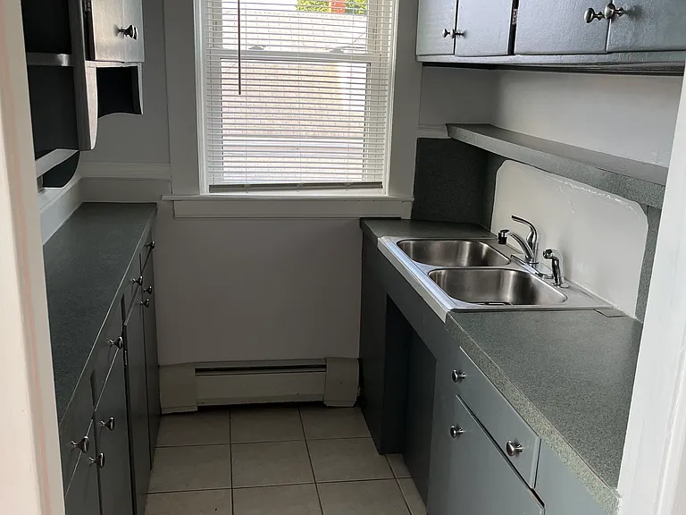372-374 Juniper St #2 — Photo 8