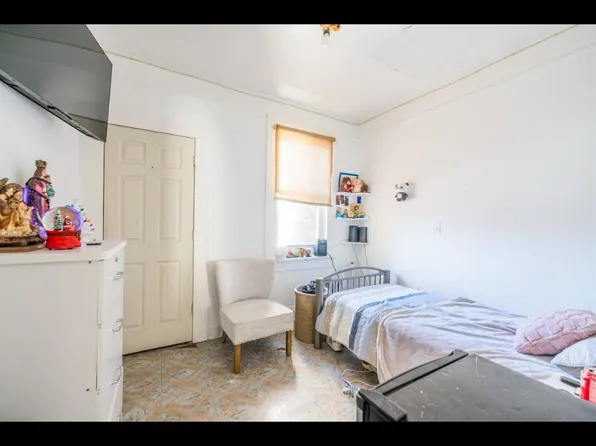 11010 34th Ave, Corona, NY 11368