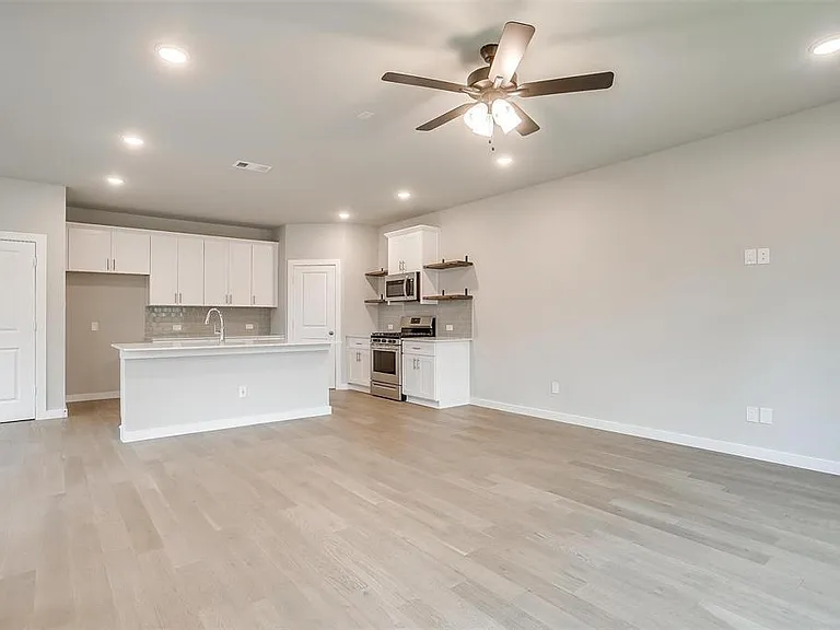 4525 Hogans Alley Dr — Photo 8