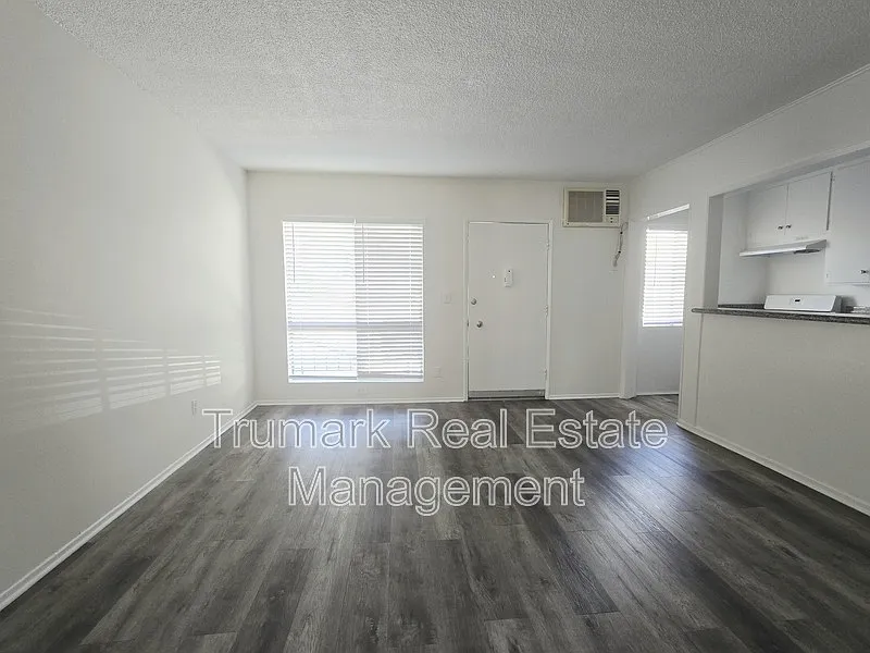 2 bed, 1.0 bath, $2,195 — Photo 4