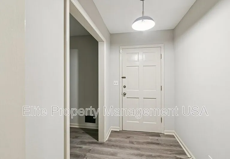 2600 Lantern Ln — Photo 3